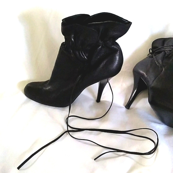 Calvin Klein Hannah Blk Leather Wrap-around Tie Flared Top Heeled Booties - Picture 11 of 16